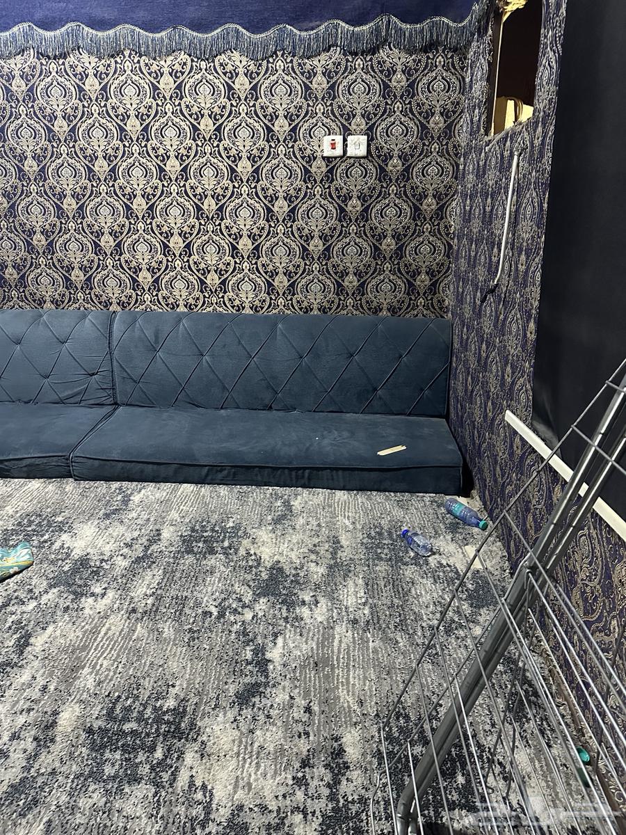 خيمة فيها عازل للمطر في دريشه وفيها مكان للمكيف64517192189571112