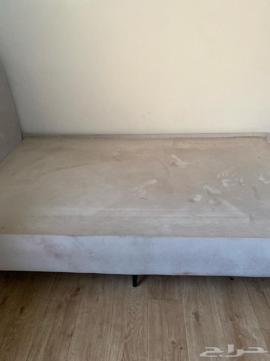Bed used lightly, bought for 500, I want to sell it for 35064515681870339111