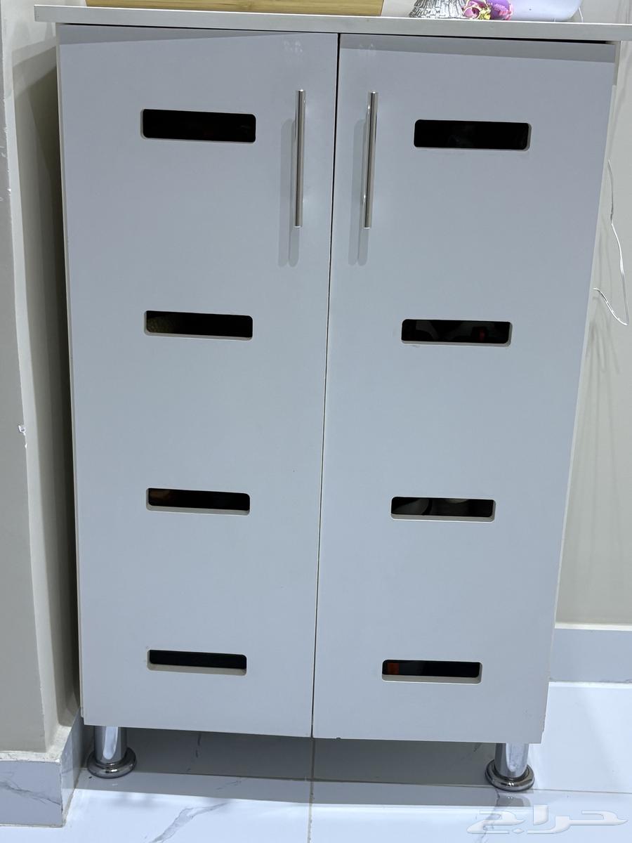 طاولة كبيرة بيضاء   طاولتين بيض  دولاب تلفزيون  جزامة64511283344387111