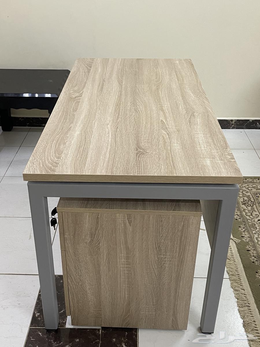 مكتب مودرن للبيع نظيف جدا64518747140611111