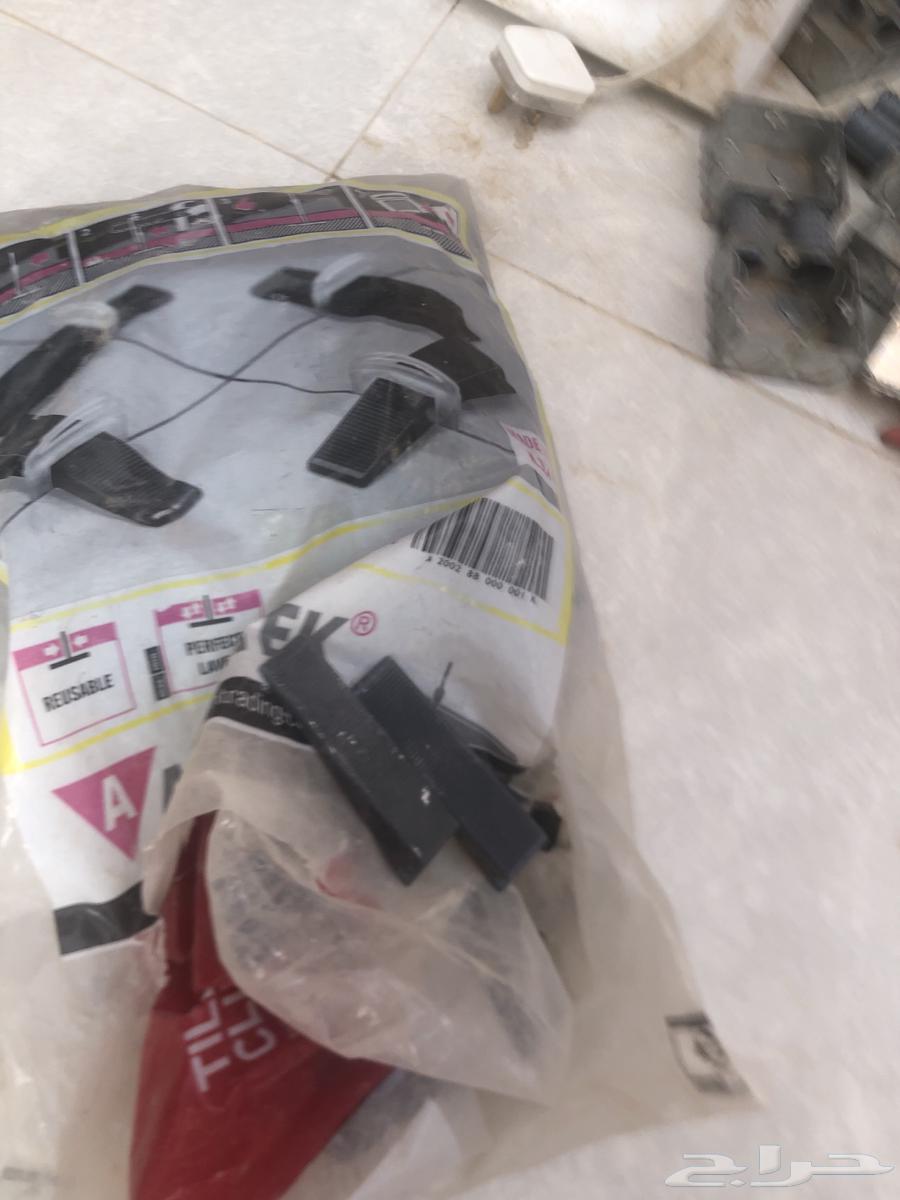 Items inside a warehouse64515150799747114