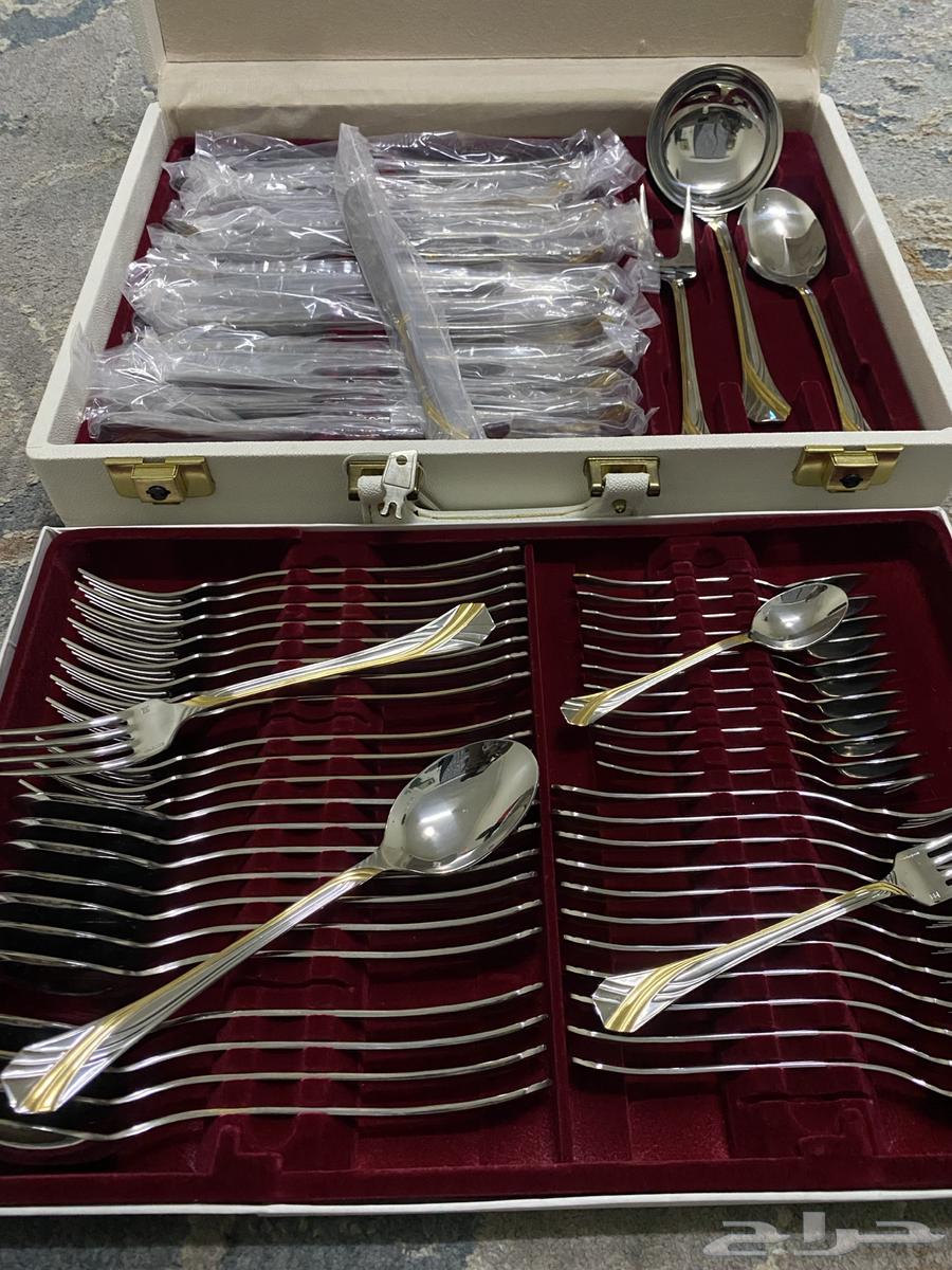 Luxury set of spoons and forks64516510808707111