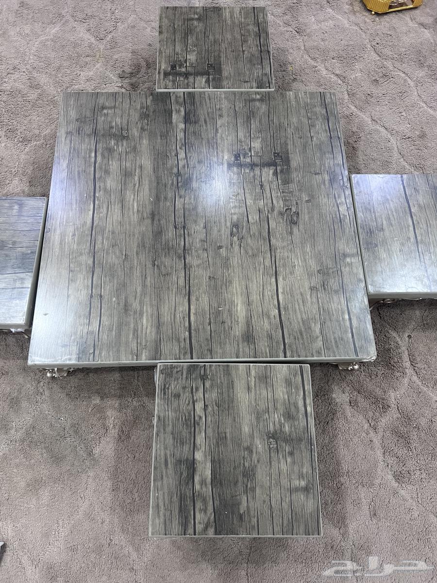 طاولة للجلسة الأرضية للبيع 100 ريال، يوجد بها خدش في الزاوية64517206122882110