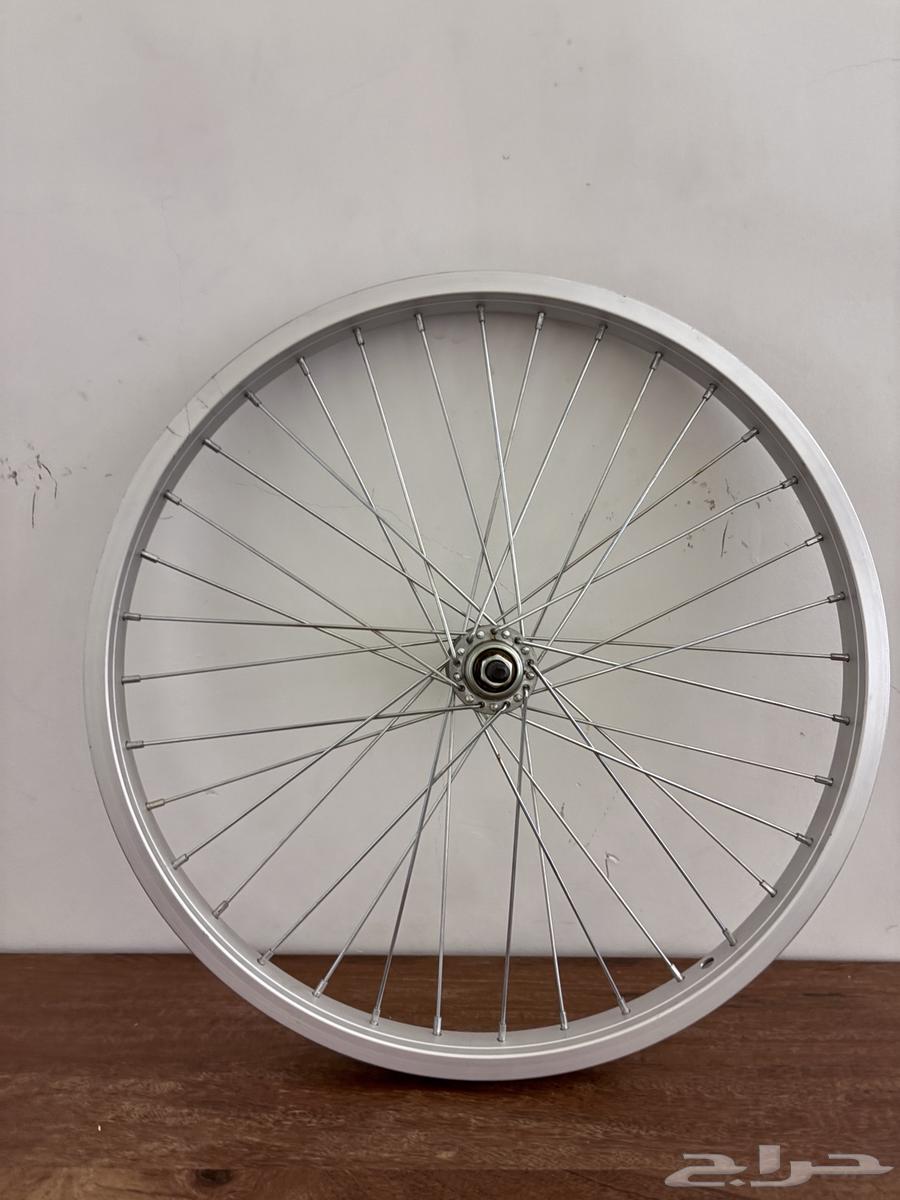 Hello, I'm offering you a wire rim and Cobra tire64515192880258114