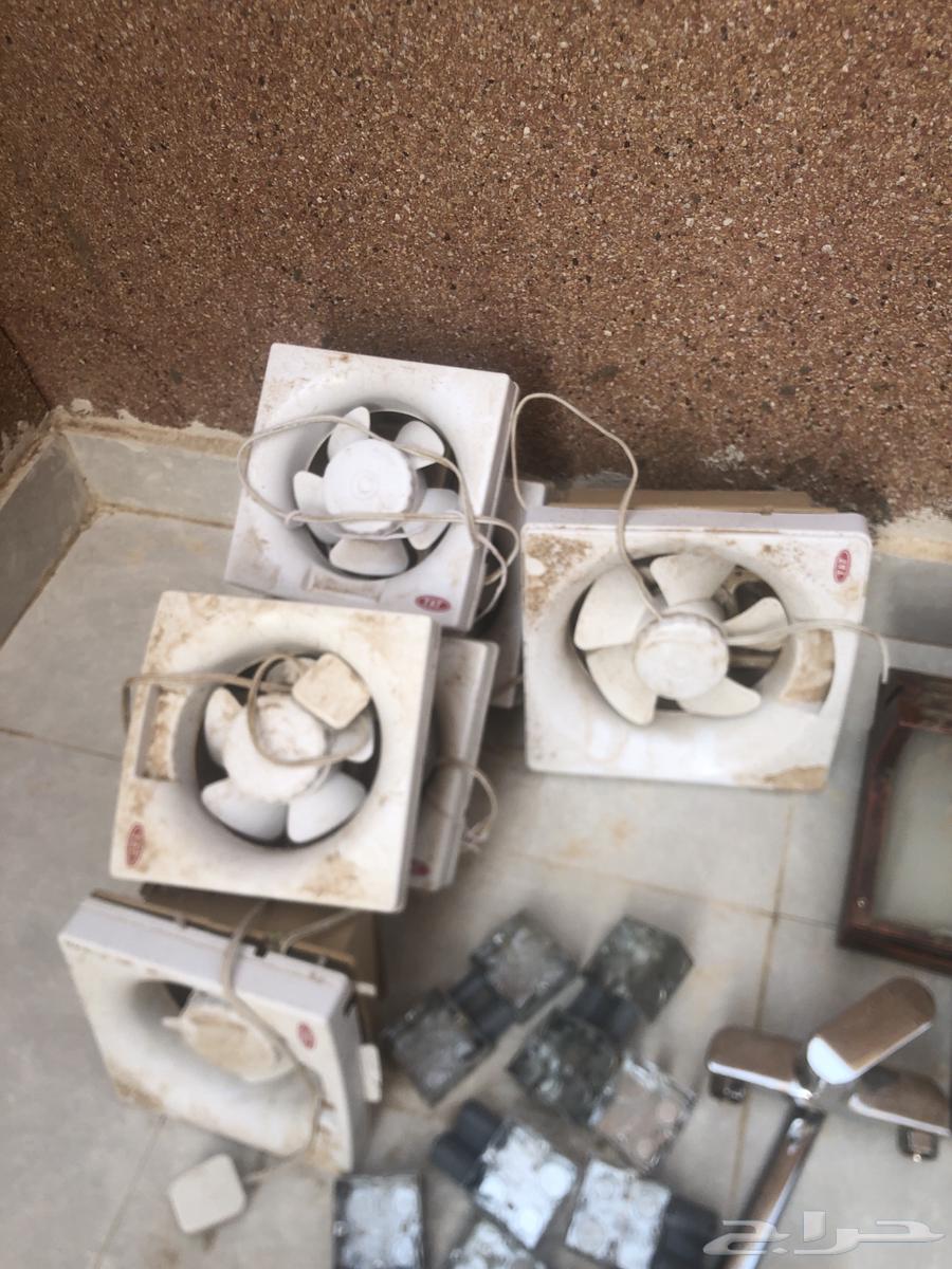 Items inside a warehouse64515150799747110