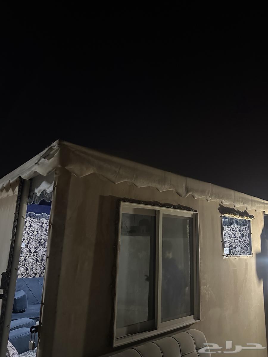 خيمة فيها عازل للمطر في دريشه وفيها مكان للمكيف64517192189571111