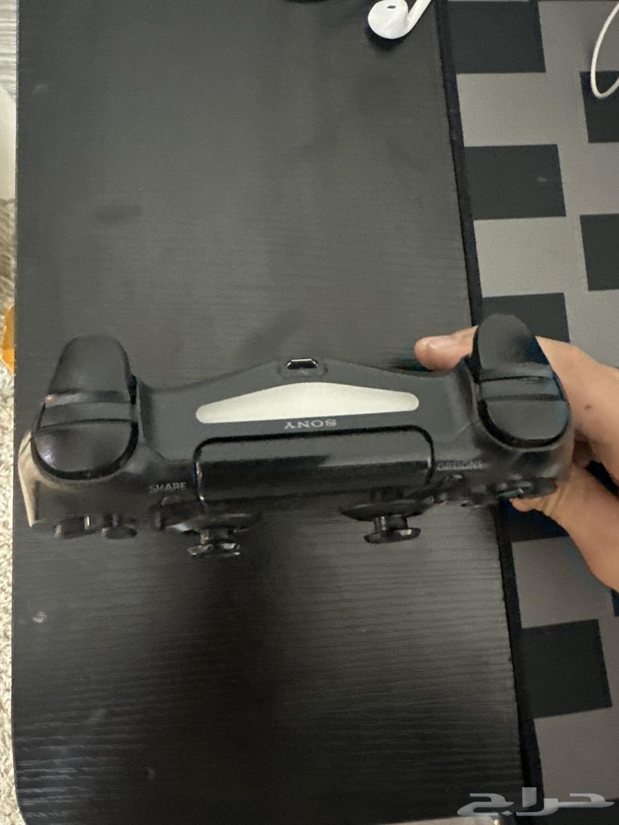 PlayStation 4 controller64517789768706112