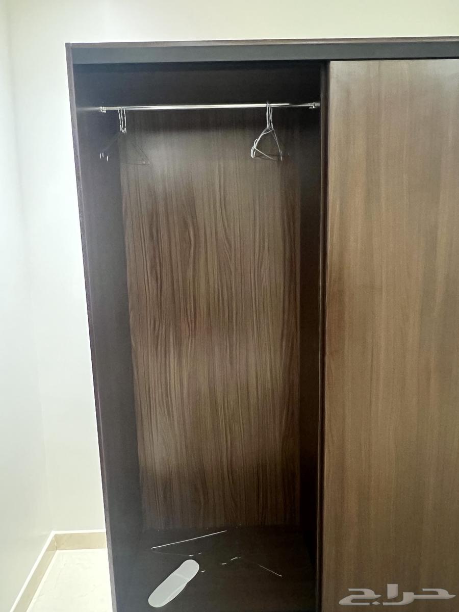 Wardrobe, table, and dressing table64517590778755112