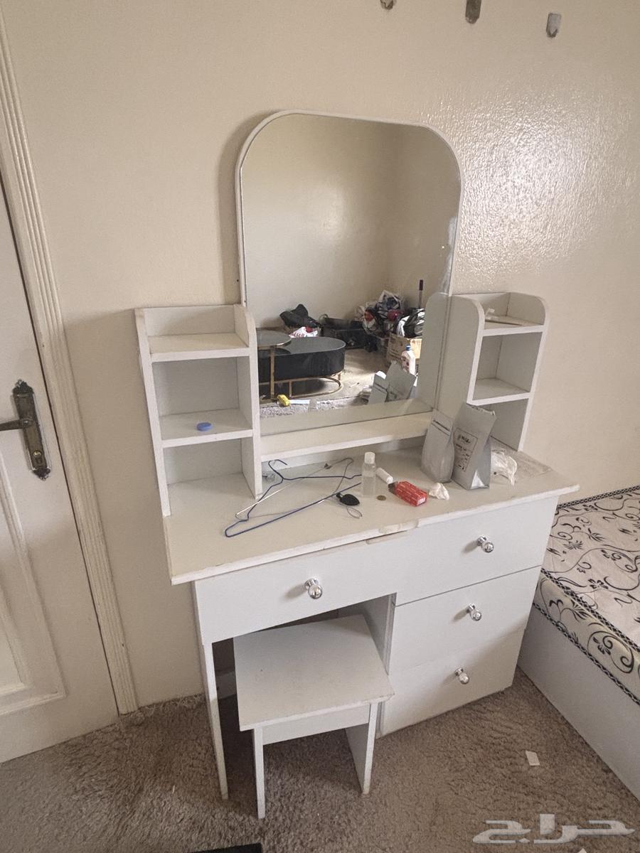 18,000 BTU window air conditioner, bed, mattress, and dressing table64514637981825110