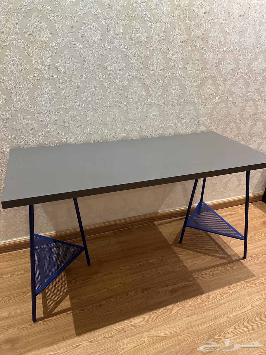 طاوله مكتب من ايكيا نظيفه جدا64514030963329110