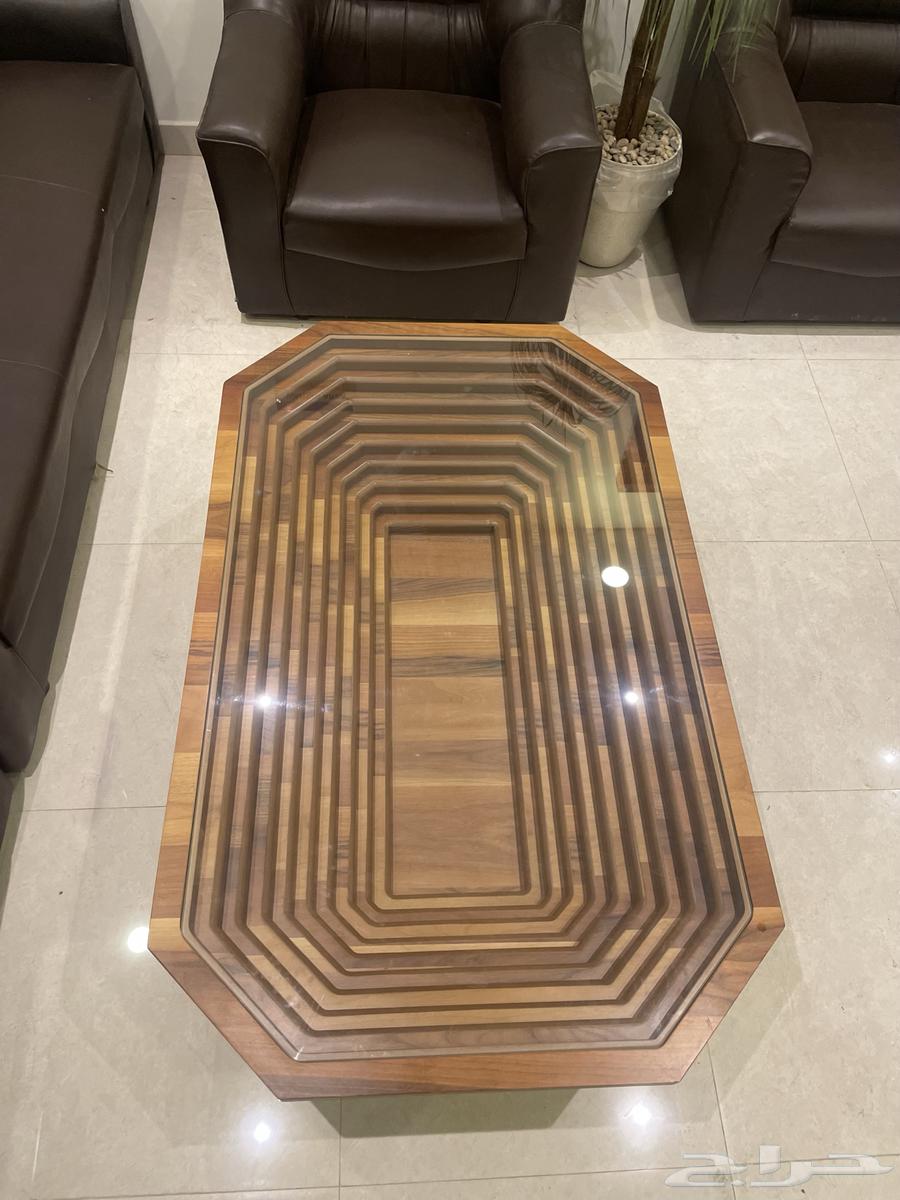 كنب مكتبي مع طاولة قهوة نظيف جدا64512427314051112