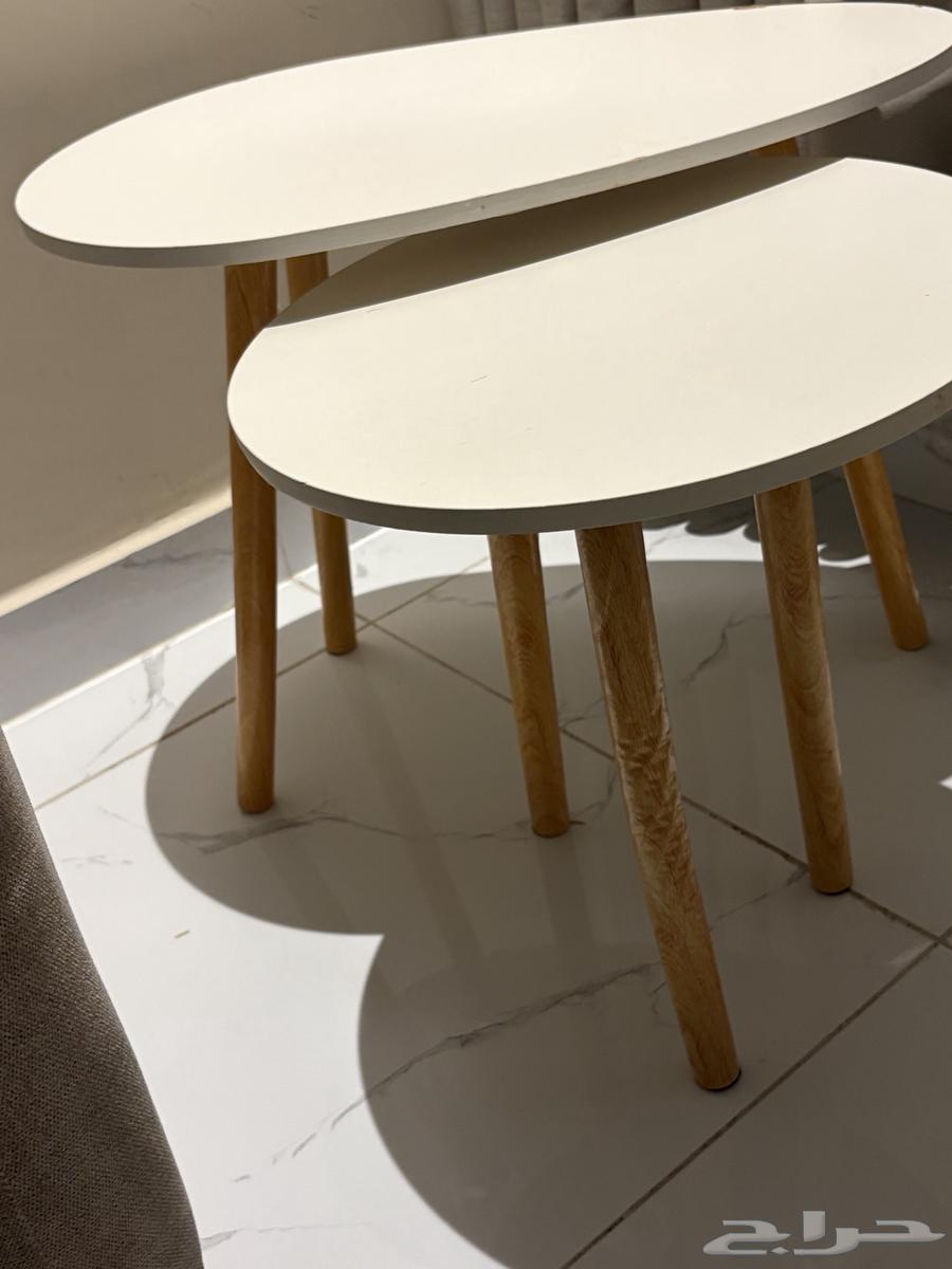 طاولة كبيرة بيضاء   طاولتين بيض  دولاب تلفزيون  جزامة64511283344387113