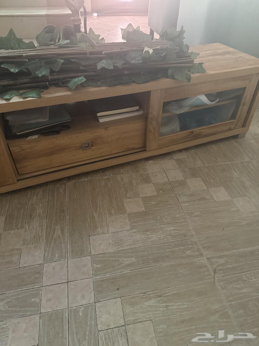 Clean TV table, simple usage, price 200 SAR64514706365058110