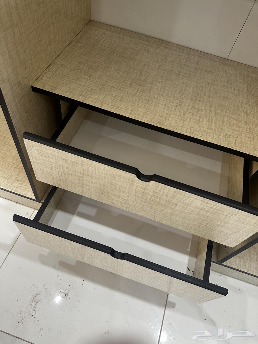 Wardrobe, TV table, and dressing table64517104754434111