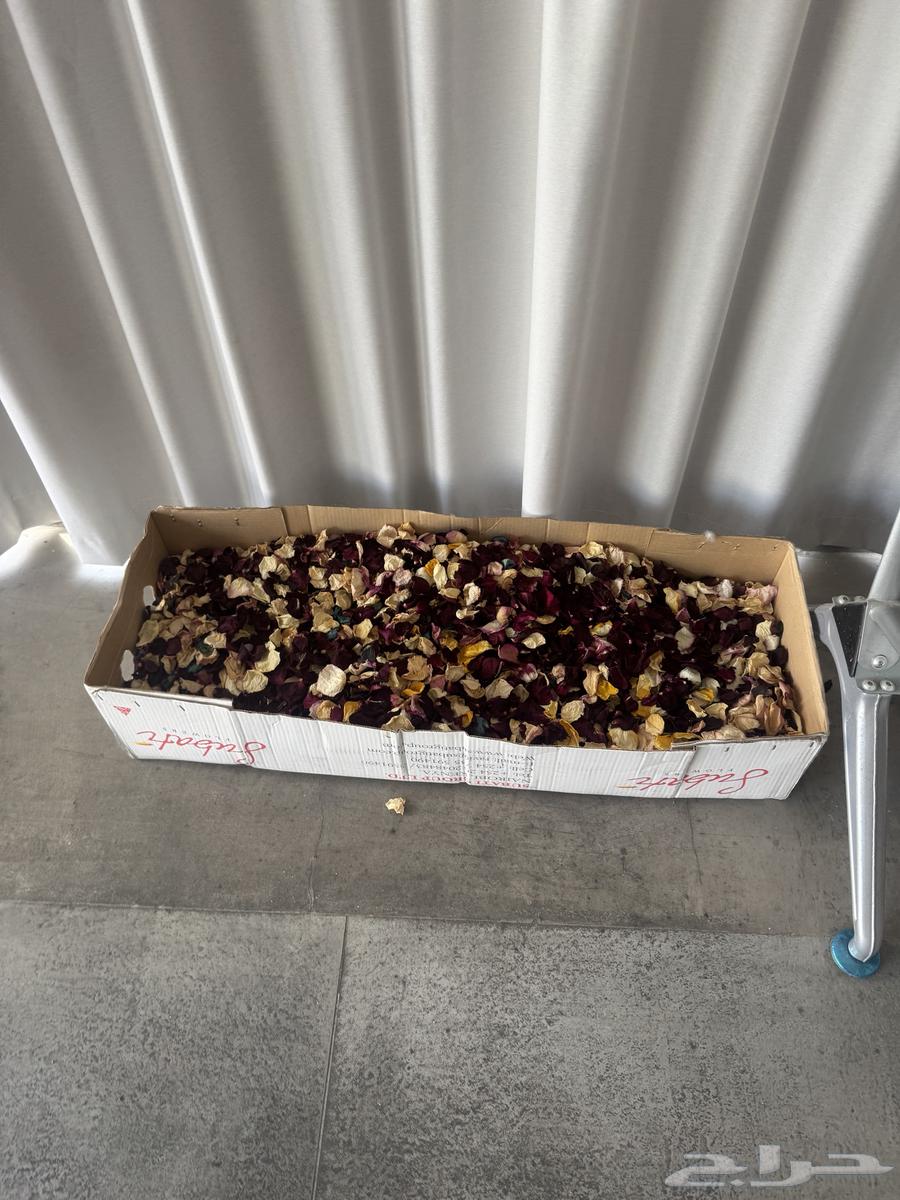 اغراض للبيع هدايا والورد64514540950017113