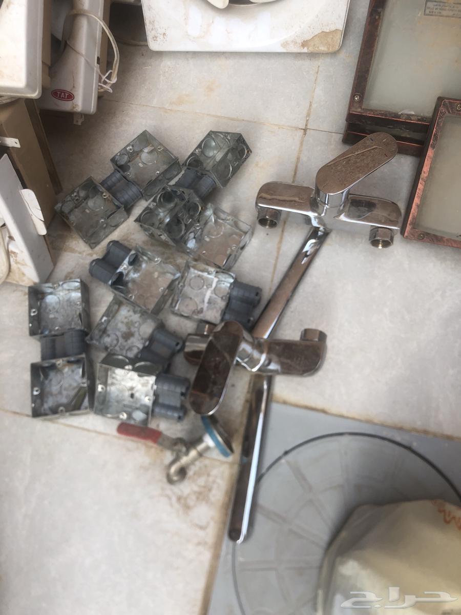 Items inside a warehouse64515150799747113