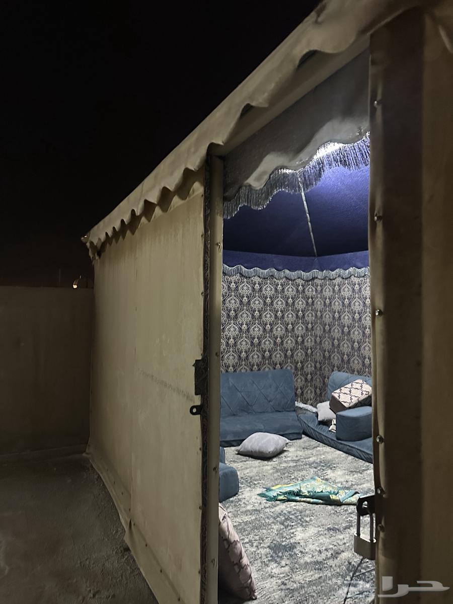 خيمة فيها عازل للمطر في دريشه وفيها مكان للمكيف64517192189571110