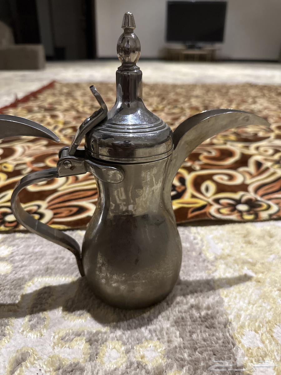 Two sealed small-sized Raslan teapots64511099893891111