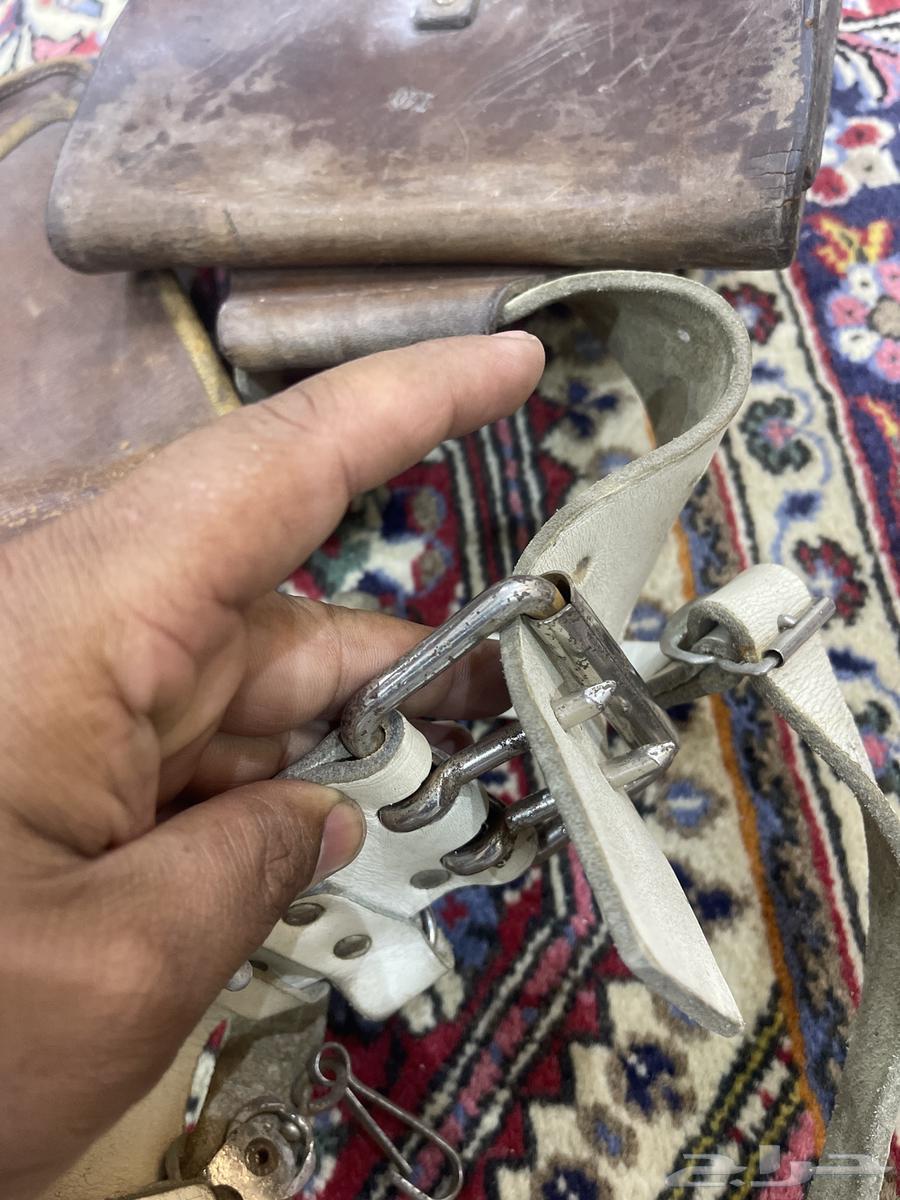 حزام جلد طبيعي قديم للجيش السويدي وشنط جلد طبيعي64514472349699111