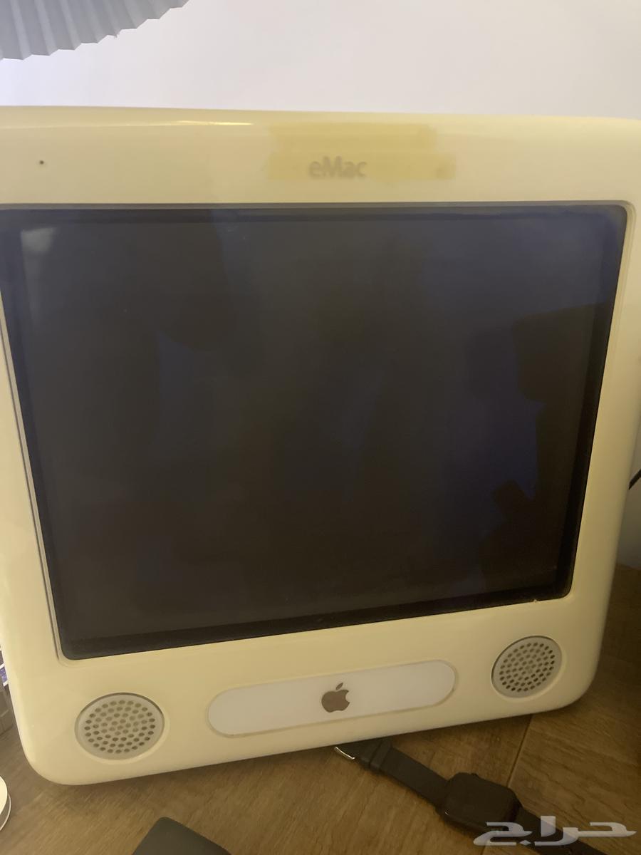 Old Mac computer four units64515108702210113