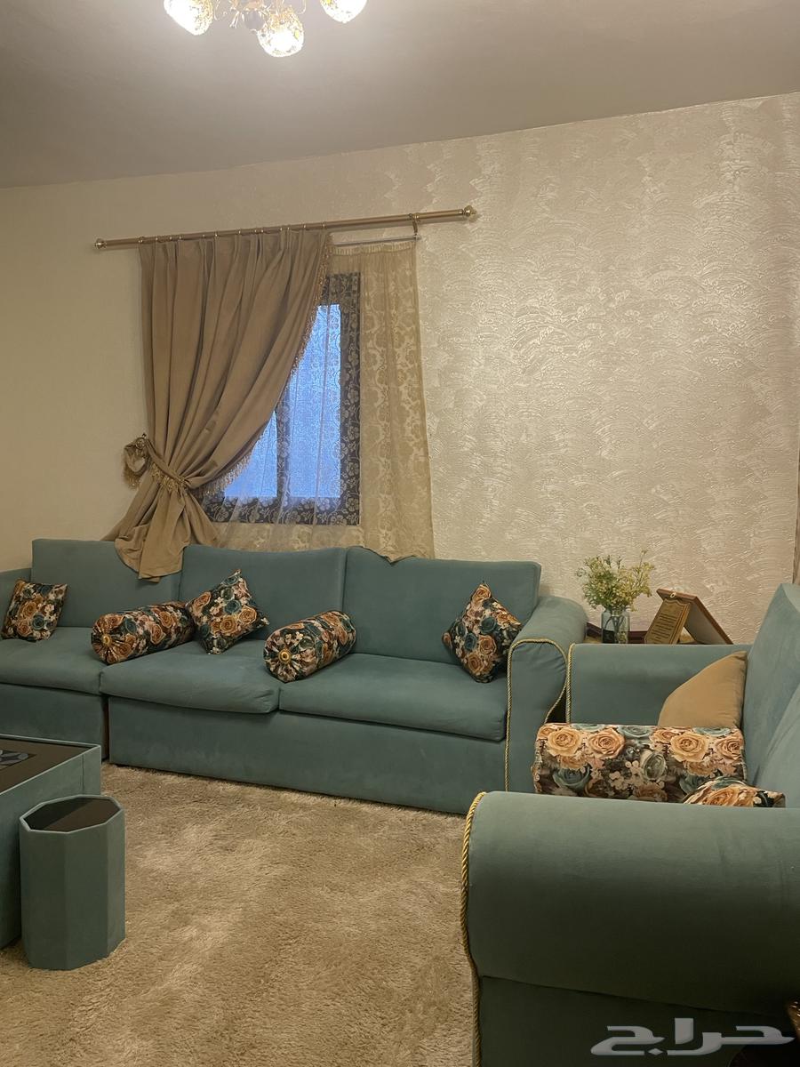 He has a new and clean sofa with the side tables64515877743363111