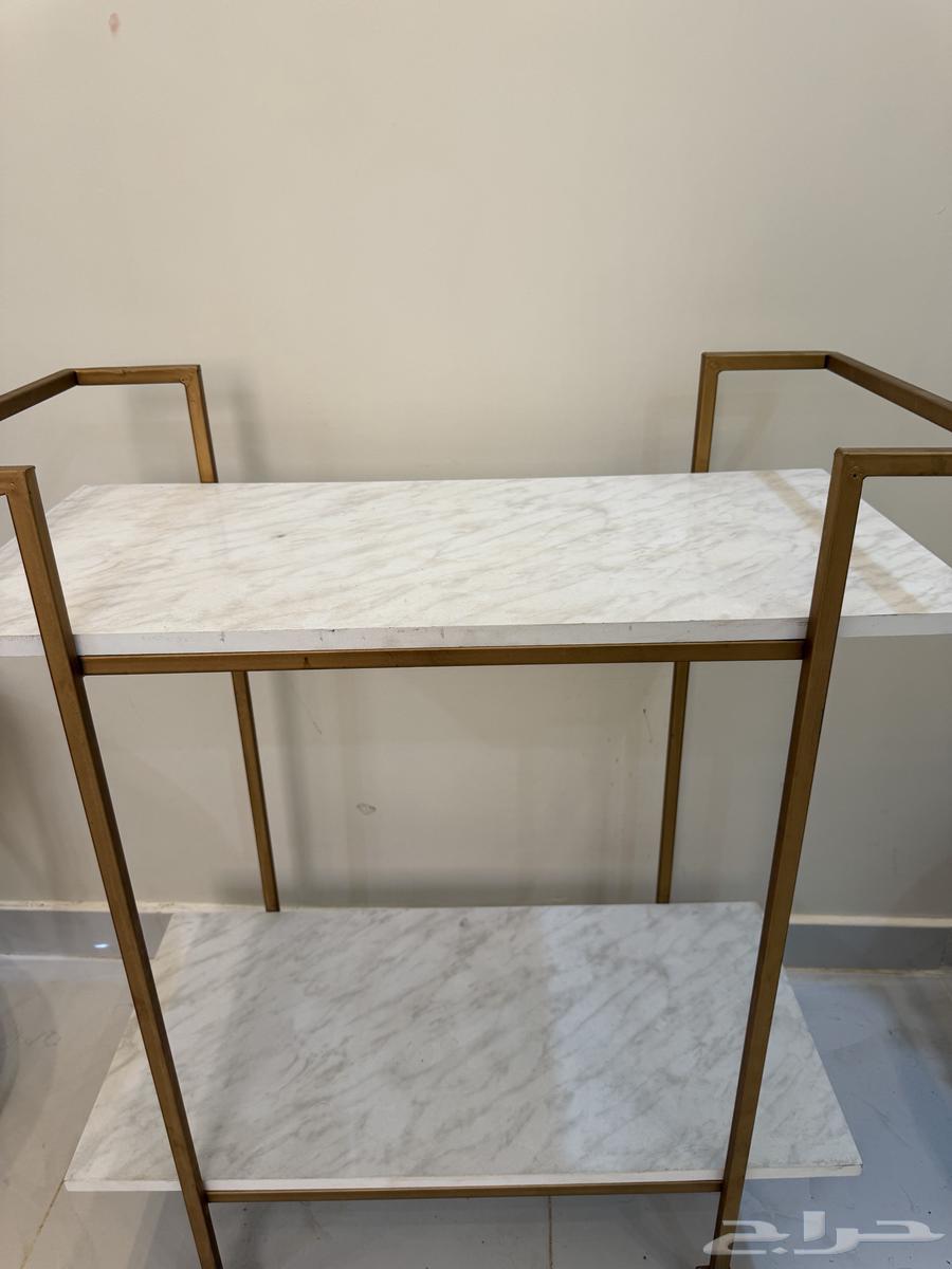 طاولة عربية دورين نظيفه جدا. السعر 9064513479416705112