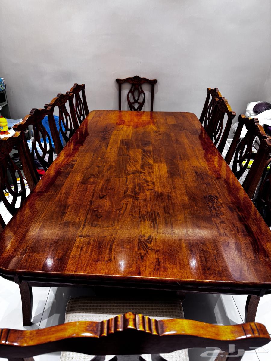 Dining table with ten chairs in excellent condition64515375221633112