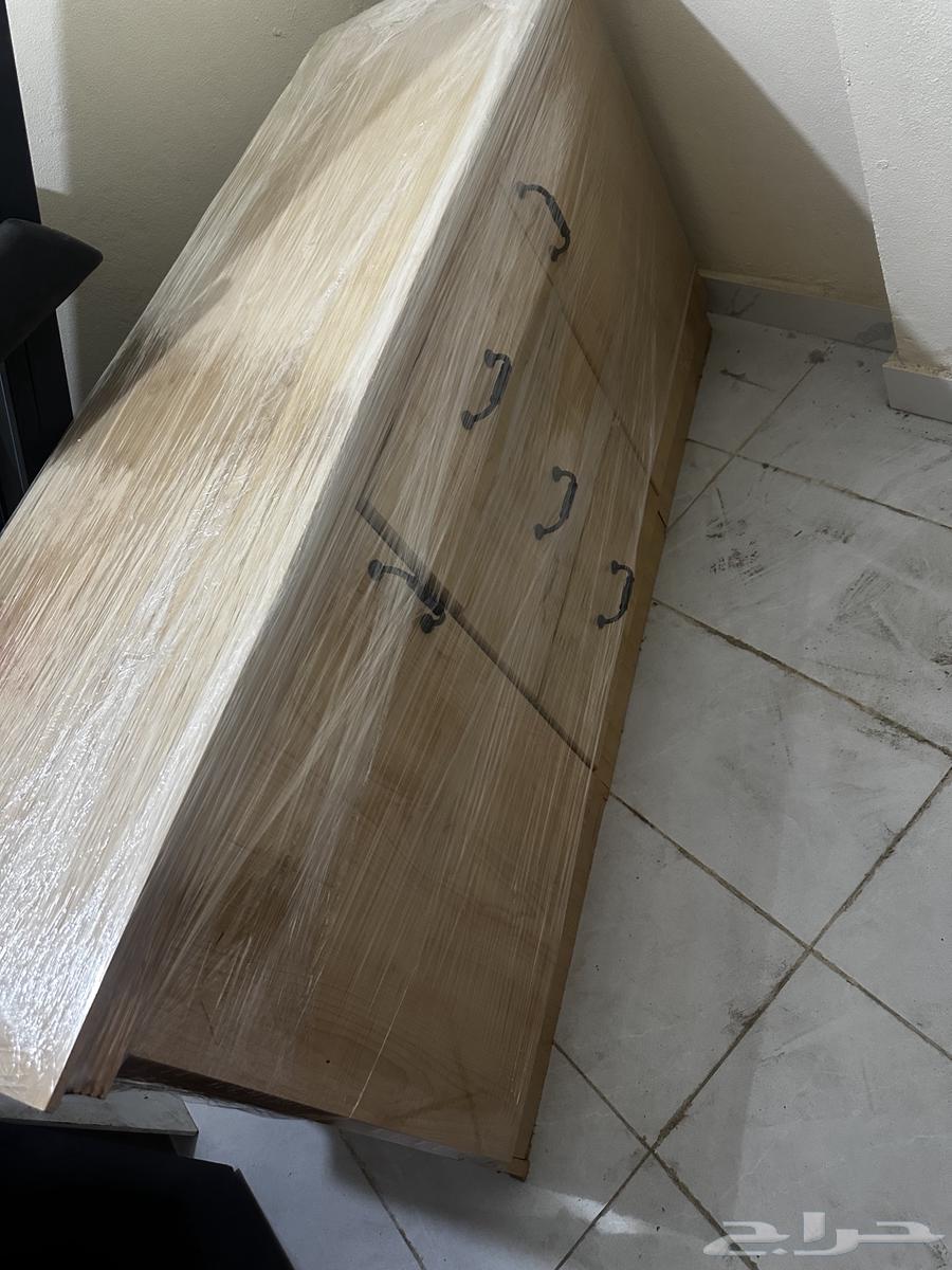 Wardrobe, TV table, and dressing table64517104754434113