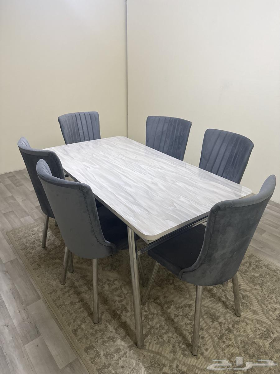 Dining table with 6 chairs64518294424322110