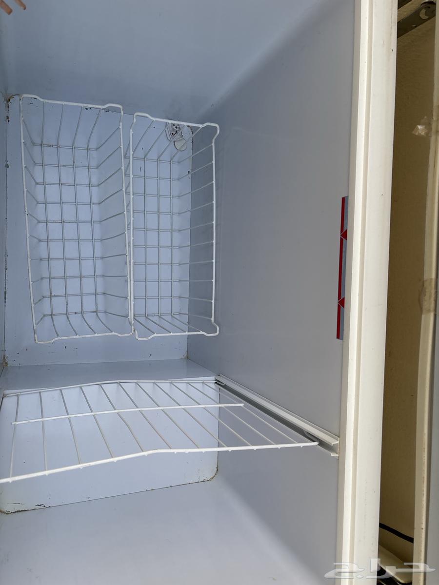 فريزر افقي نظيف و شاشة تلفزيون64516268408450111