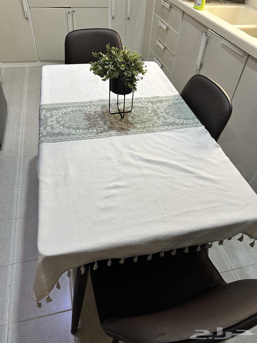 Dining table with 4 chairs64514582763650113