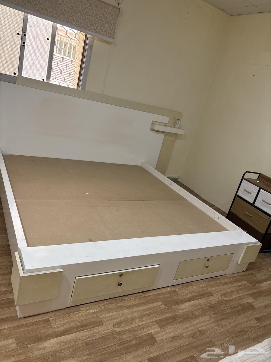 سرير خشب مترين في مترين للبيع64514513775617110