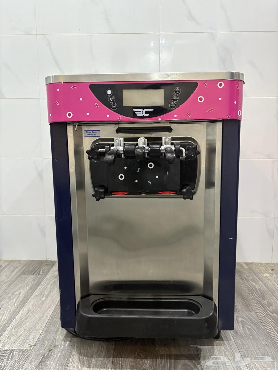 Ice cream machine in new condition64511057617923112