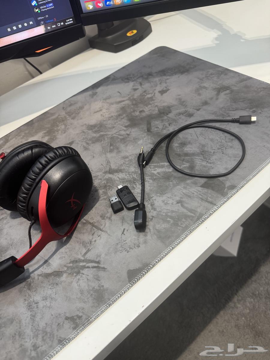 HyperX headset with all accessories64513935504643110