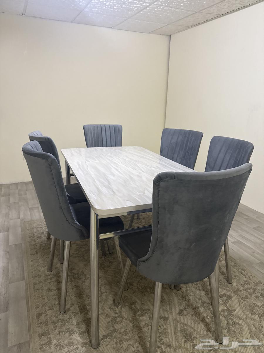 Dining table with 6 chairs64518294424322111