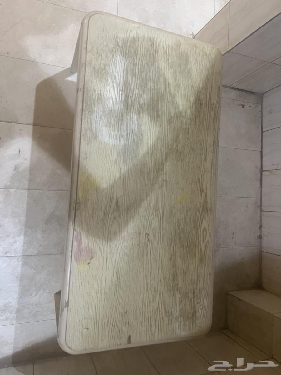 طاولة خشبية ماليزية بحالة ممتازة64514389804162112