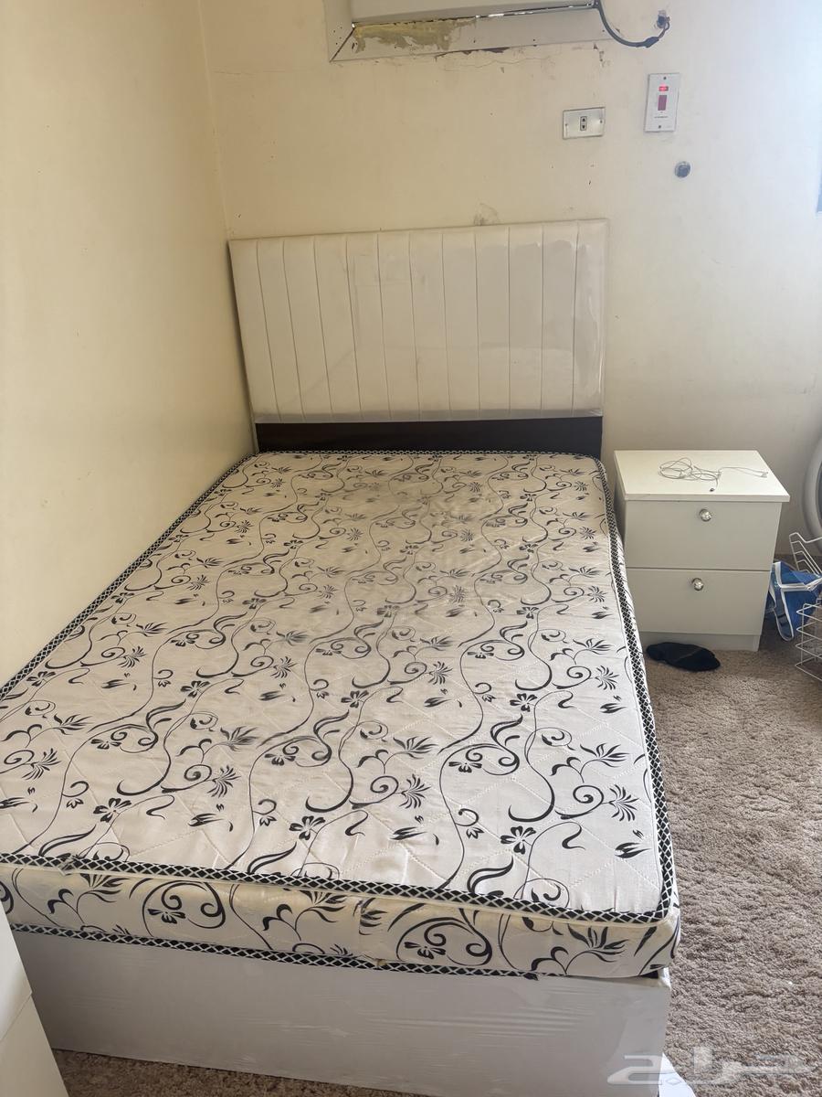 18,000 BTU window air conditioner, bed, mattress, and dressing table64514637981825112