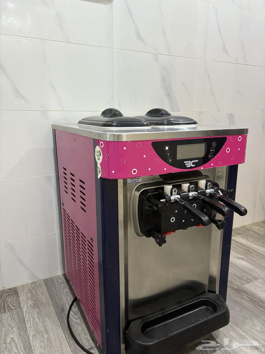 Ice cream machine in new condition64511057617923113
