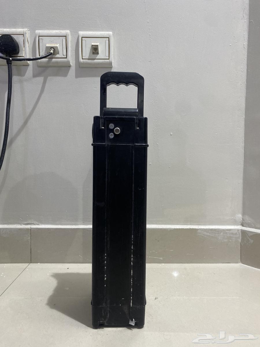 بطاريه سكوتر كهرباي استعمال نضيف و جيد وفي حال ممتازه64516211942531110