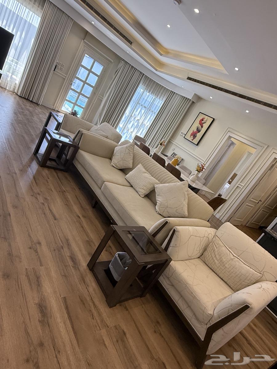 كنب نظيف للبيع يشيل عدد الى 20 شخص64513272247043112