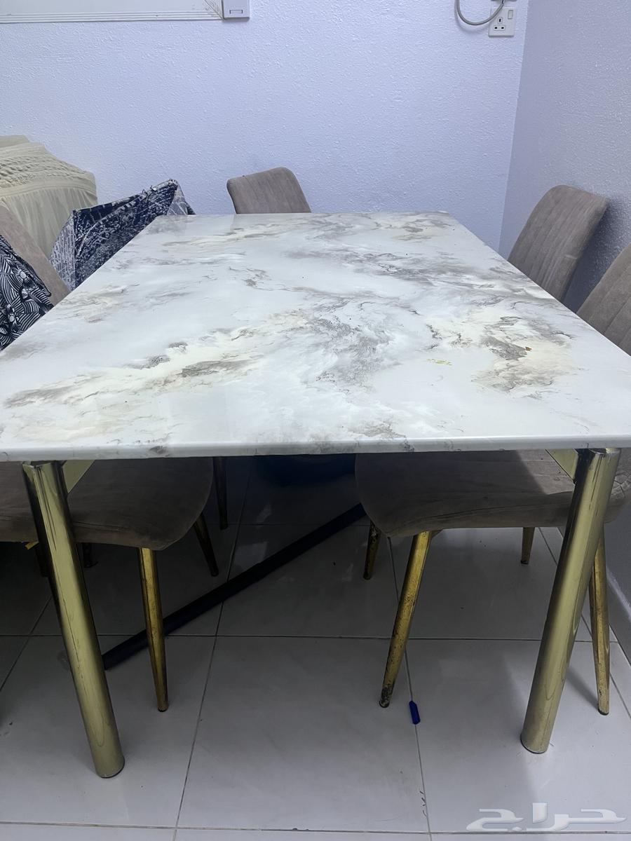 Table with chairs64514224244225112