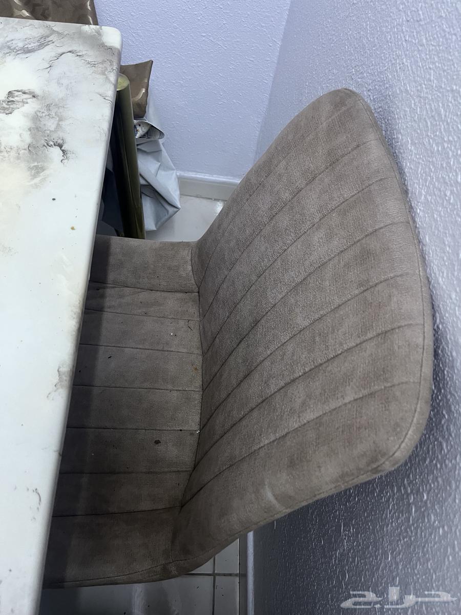 Table with chairs64514224244225110