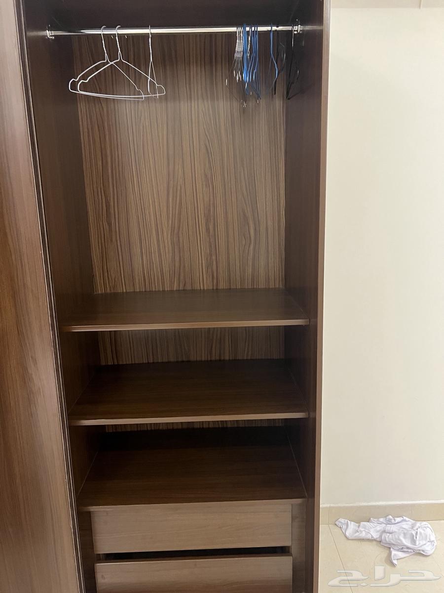 Wardrobe, table, and dressing table64517590778755111