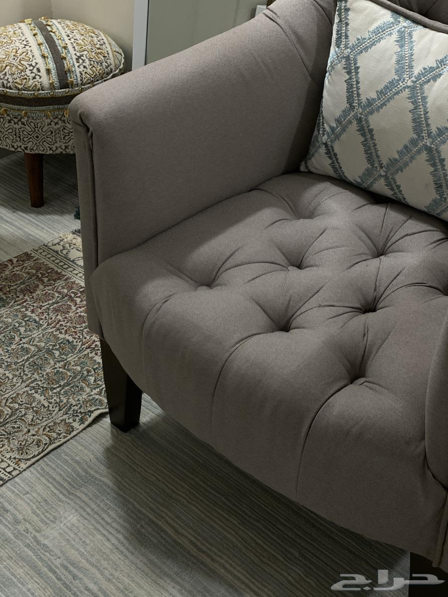 كنب صالة مع طاولة شاشة وطاوله ضيافة استخدام شهر64516510919683112