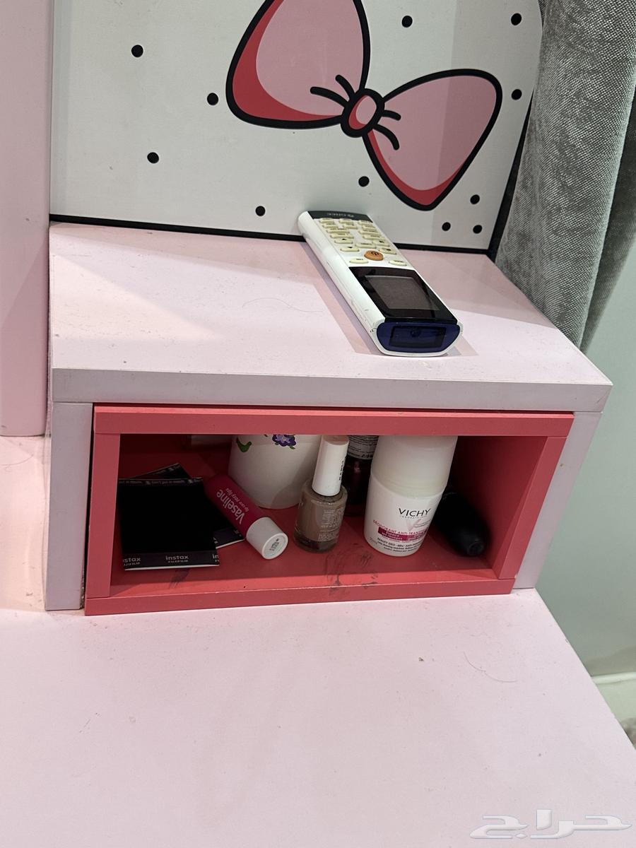 تسريحه ودولاب مع المرايه وكمدينه صغيره64515919668355112