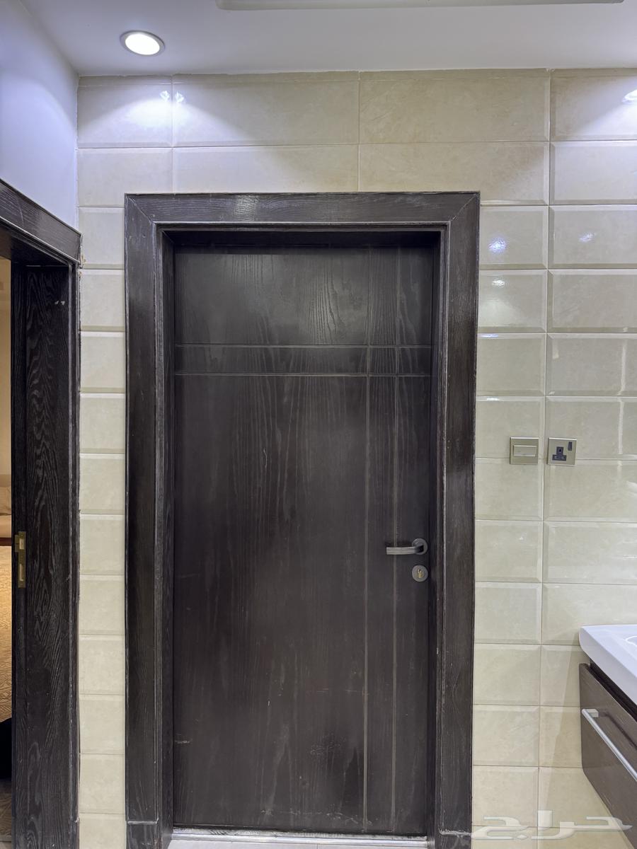 ابواب خشب نظيفه للبيع64517747404545111