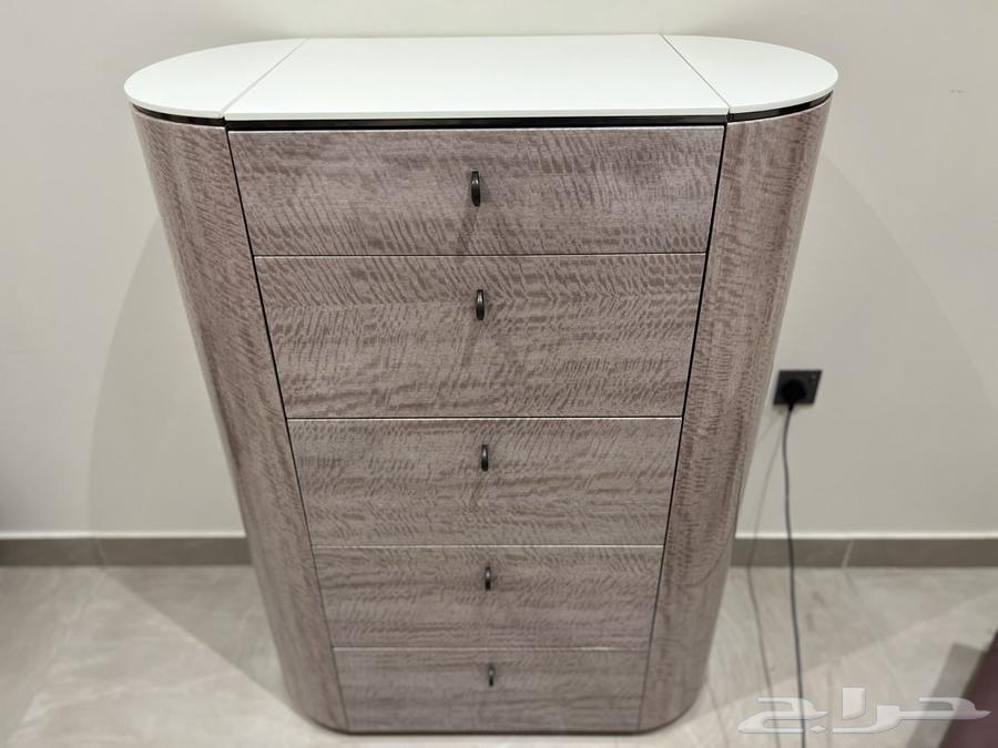 A bedroom set from Al-Amr bedding, original price on invoice, like new64510916263043114