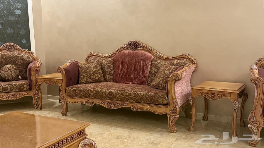 6كنبات 11نفر مع طاولتين صغيره وطاوله كبيره وكلها مع مخداتها64516296869250112