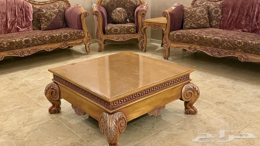 6كنبات 11نفر مع طاولتين صغيره وطاوله كبيره وكلها مع مخداتها64516296869250114