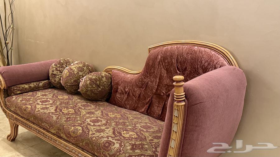 6كنبات 11نفر مع طاولتين صغيره وطاوله كبيره وكلها مع مخداتها64516296869250110